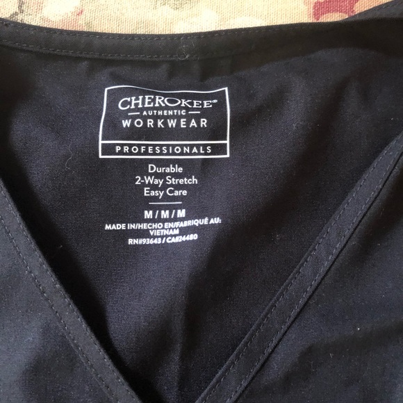 Cherokee maternity scrubs - Picture 1 of 3